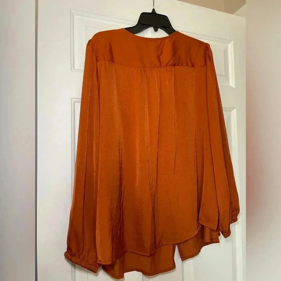 Ava & Viv Soft and Silky Blouse Plus 1X NWT Rust Color flowy Long Sleeve Satiny - Picture 3 of 7